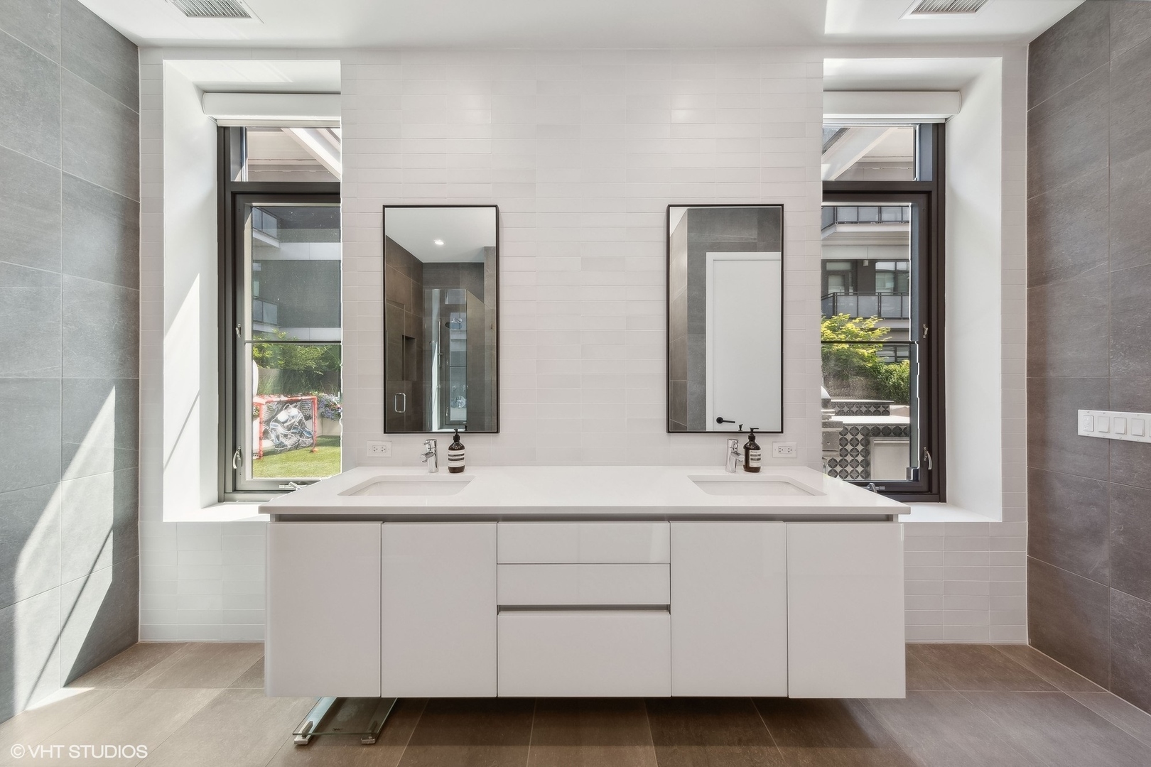 35 N Aberdeen Street Unit: 2S