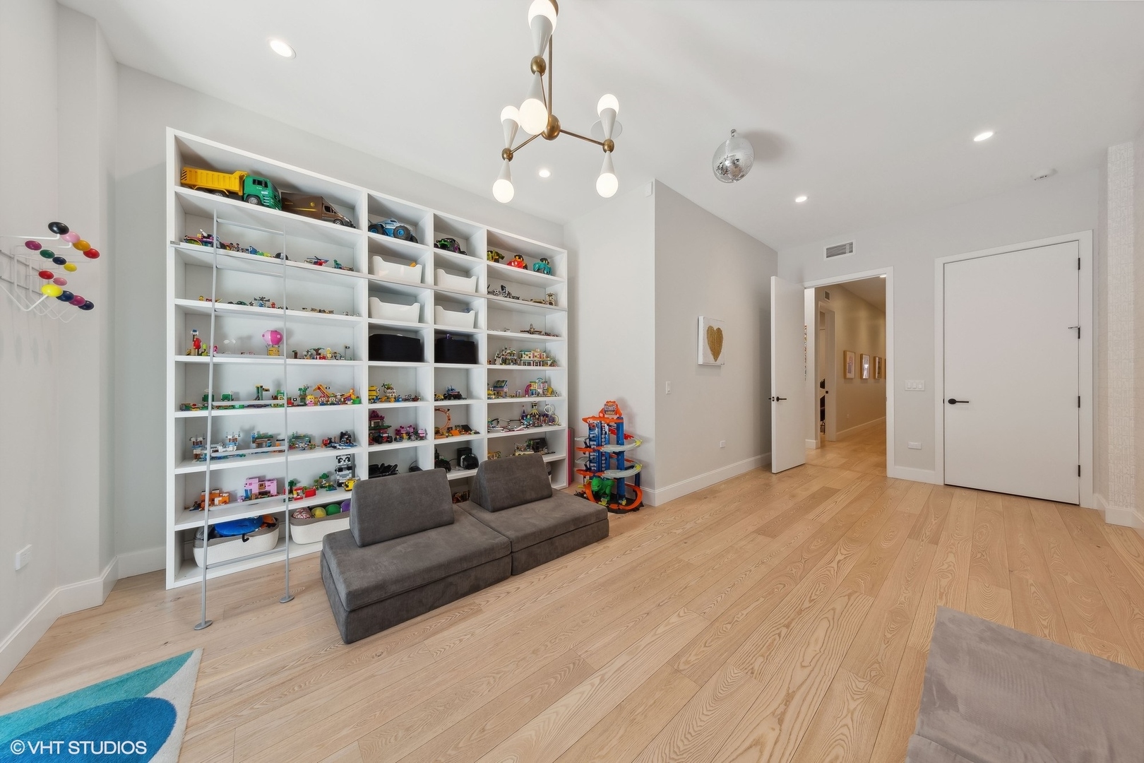 35 N Aberdeen Street Unit: 2S