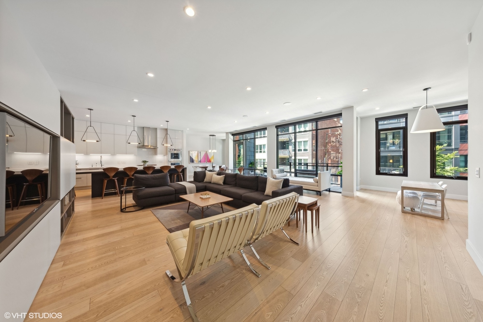 35 N Aberdeen Street Unit: 2S