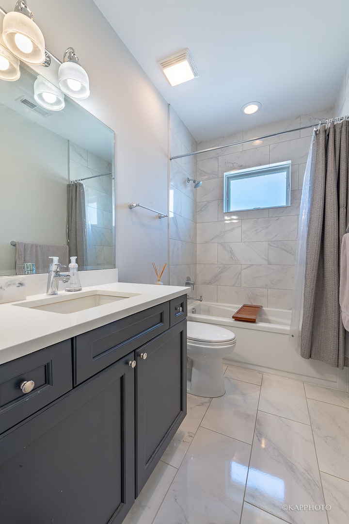 457 N Aberdeen Street Unit: 4N