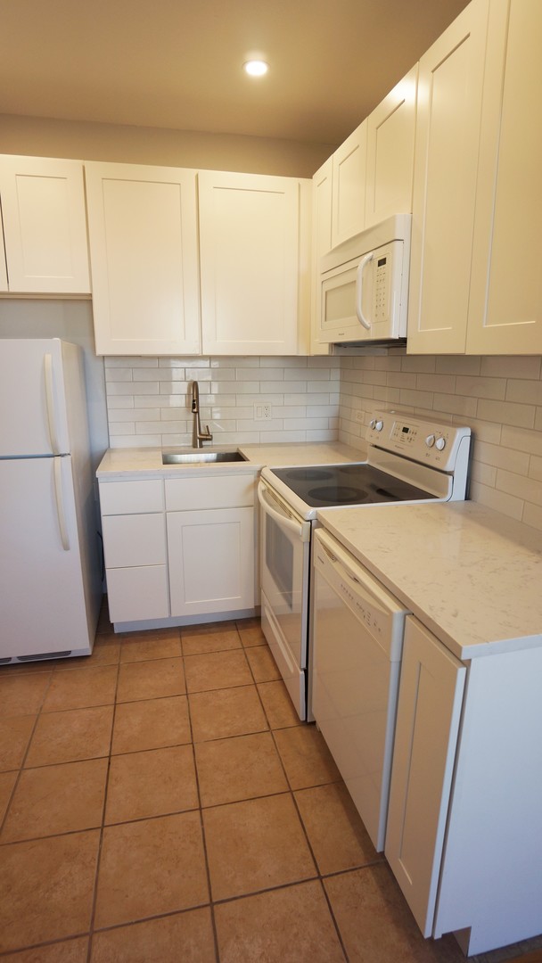 10 W Elm Street Unit: 905