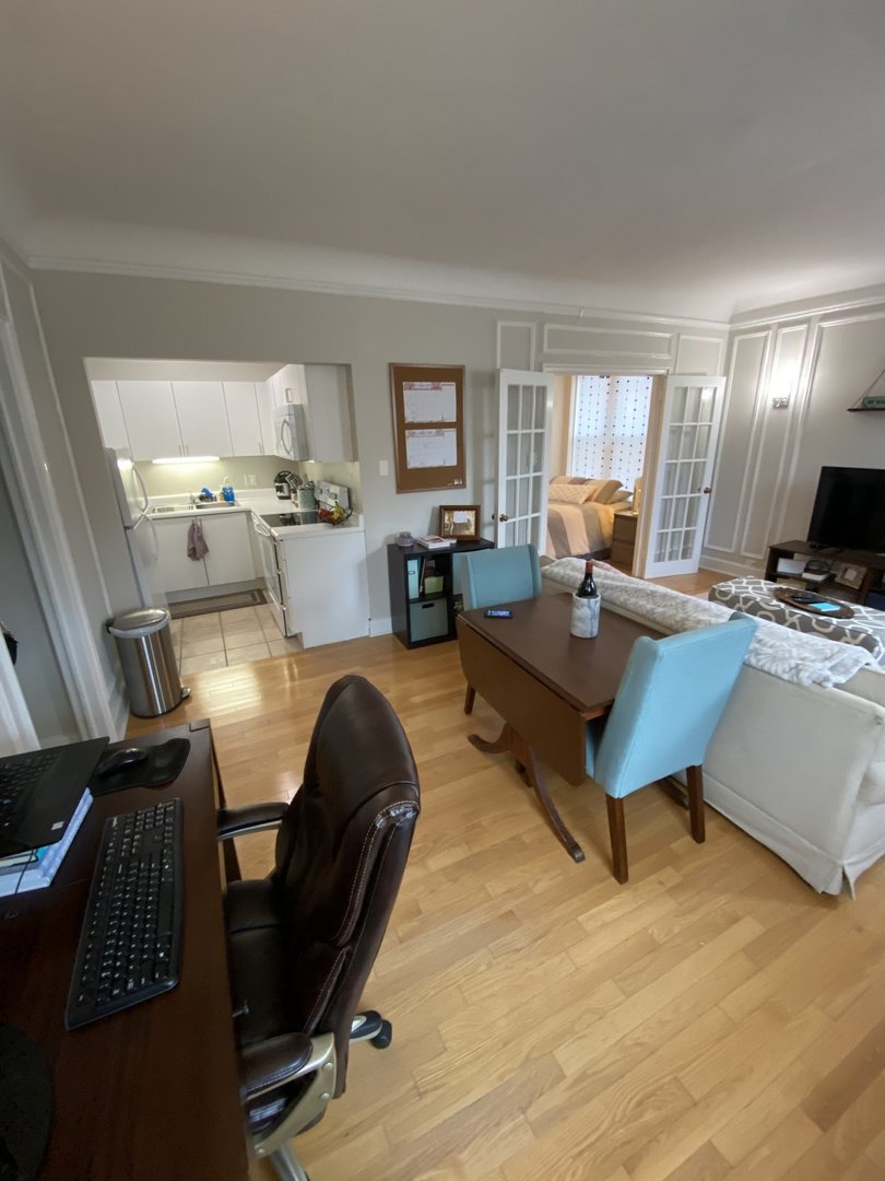 10 W Elm Street Unit: 905