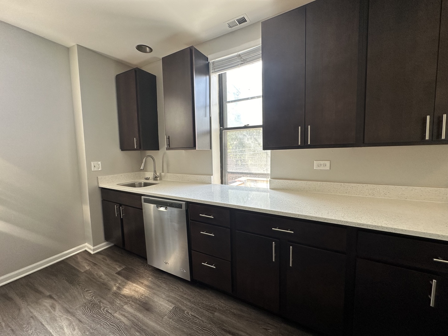 807 W Willow Street Unit: 2D