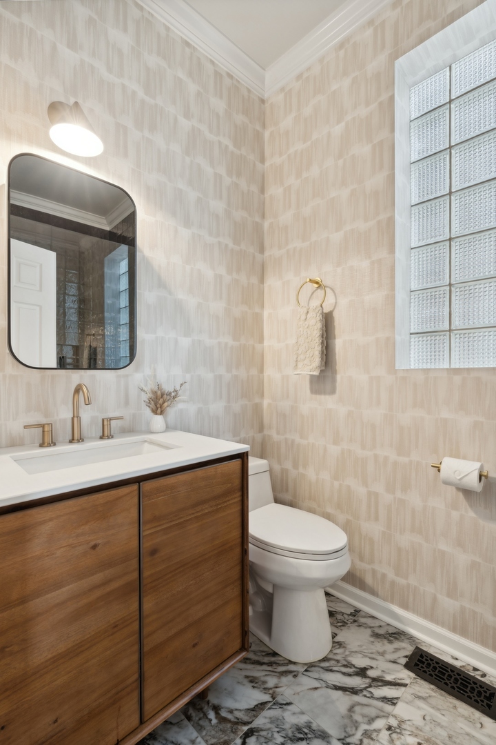 1632 W Erie Street Unit: 1