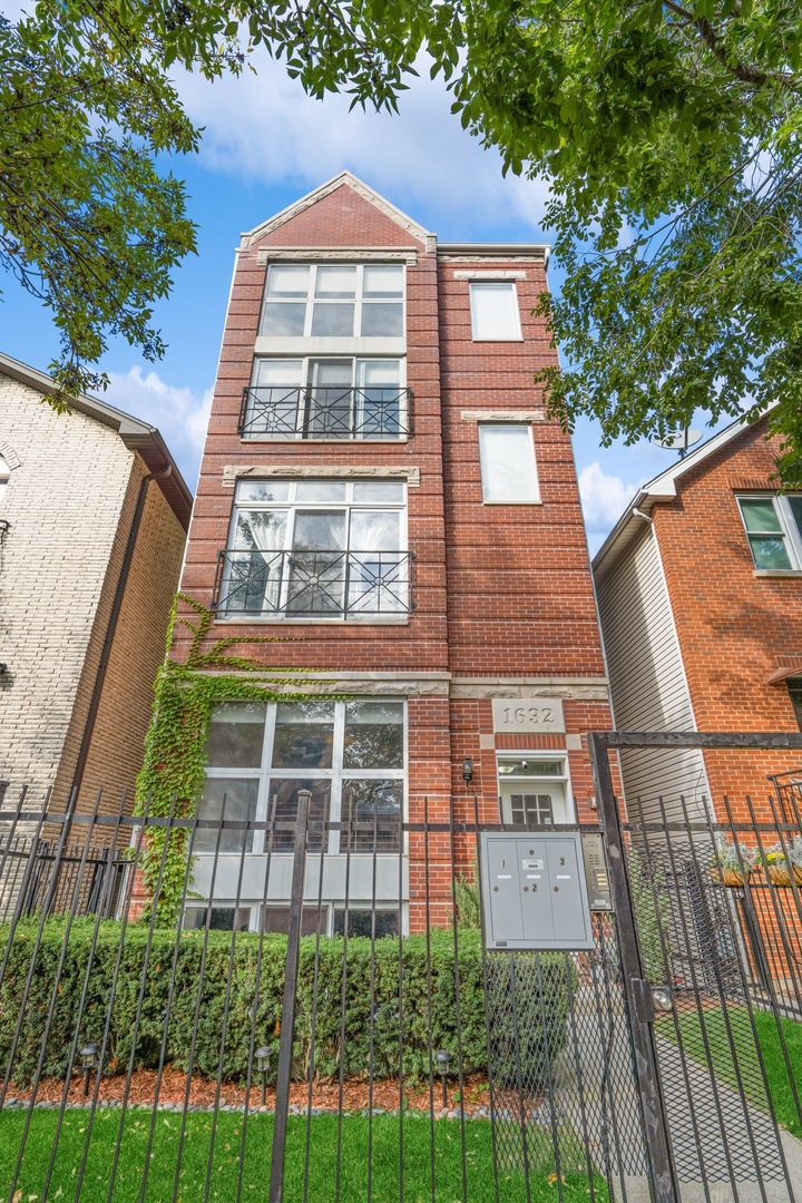 1632 W Erie Street Unit: 1
