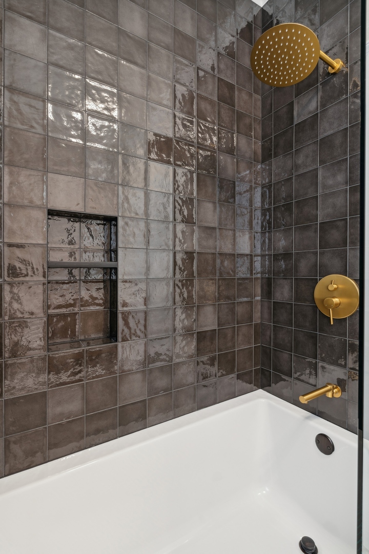 1632 W Erie Street Unit: 1