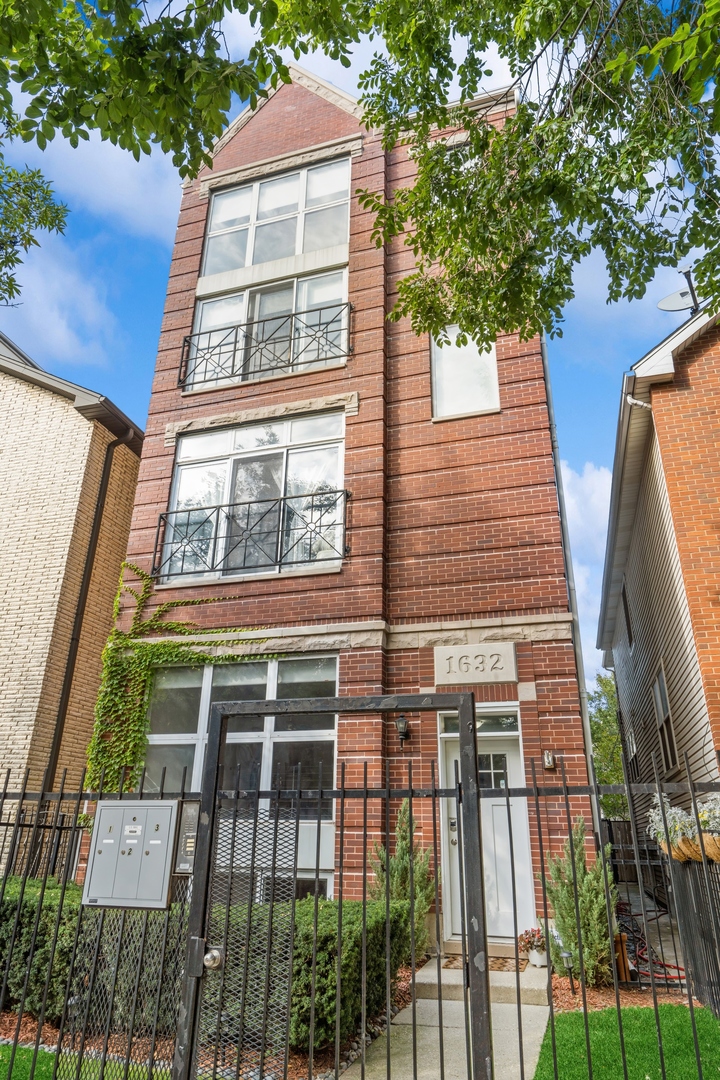 1632 W Erie Street Unit: 1