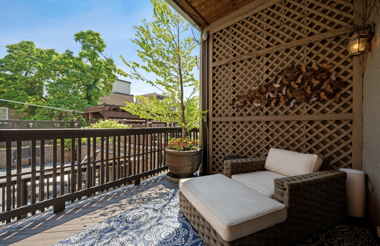 829 W Oakdale Avenue