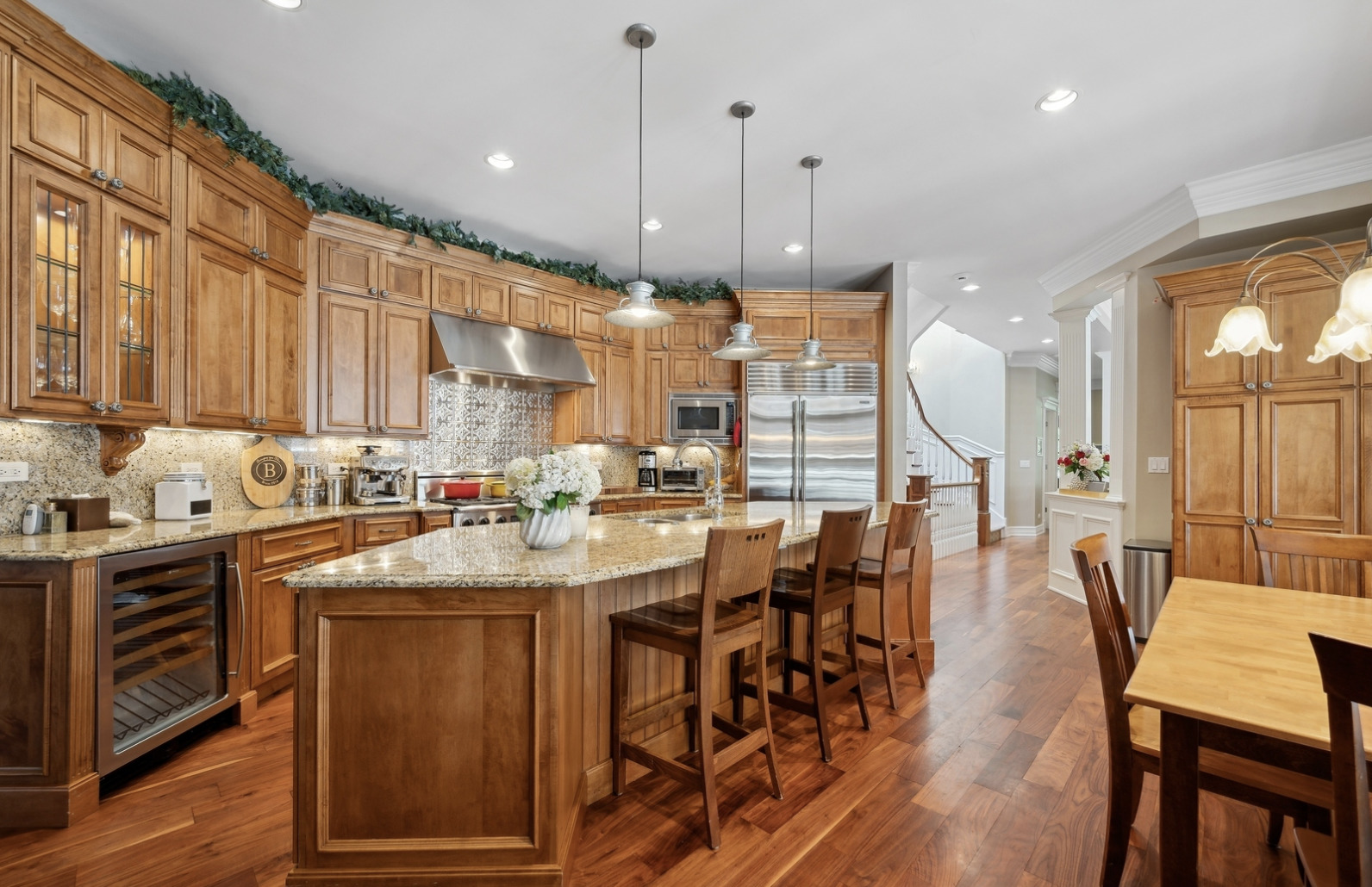 829 W Oakdale Avenue