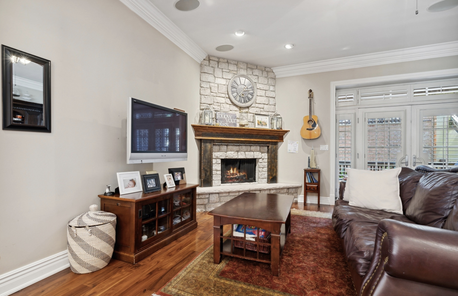 829 W Oakdale Avenue