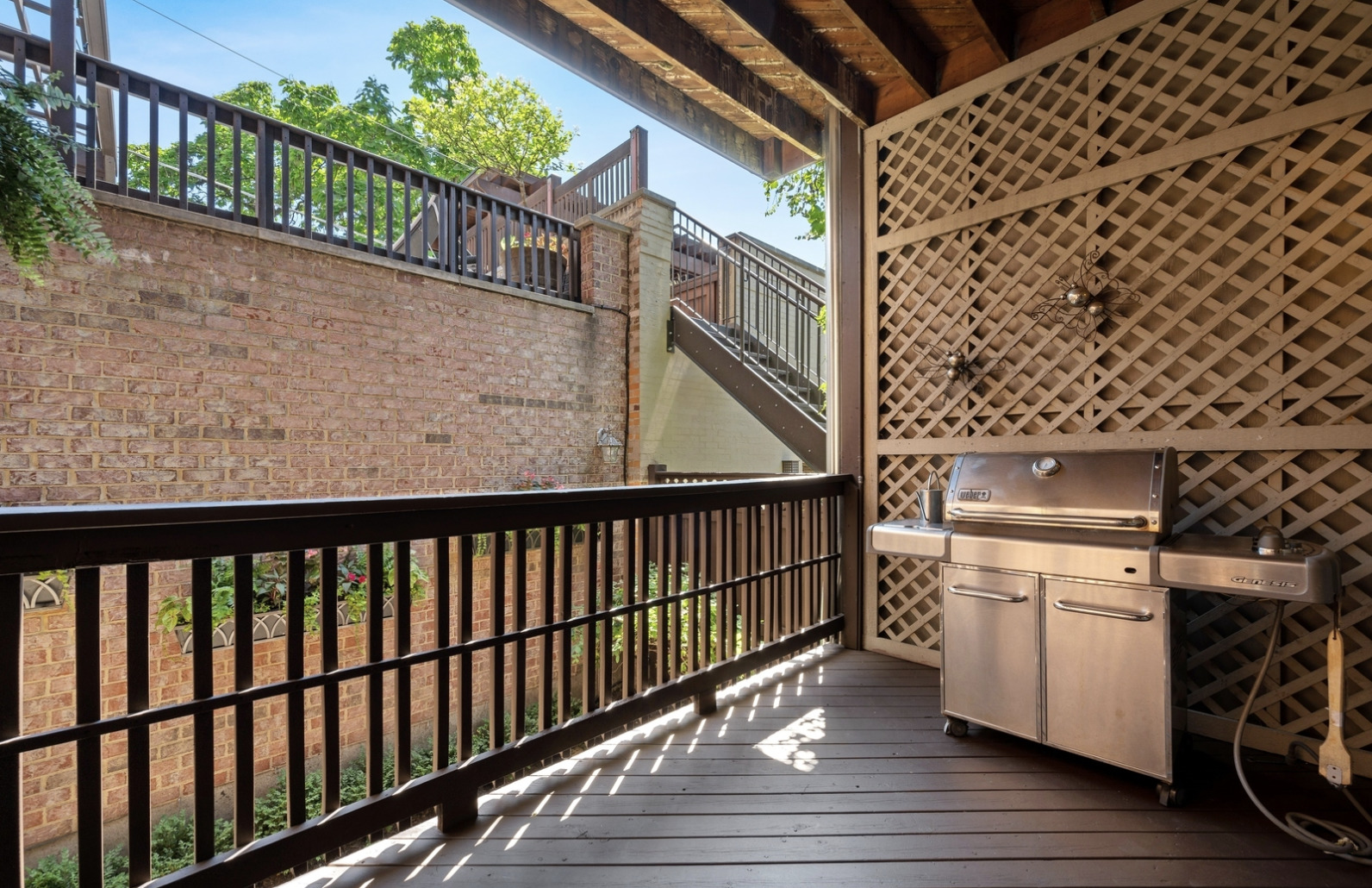 829 W Oakdale Avenue