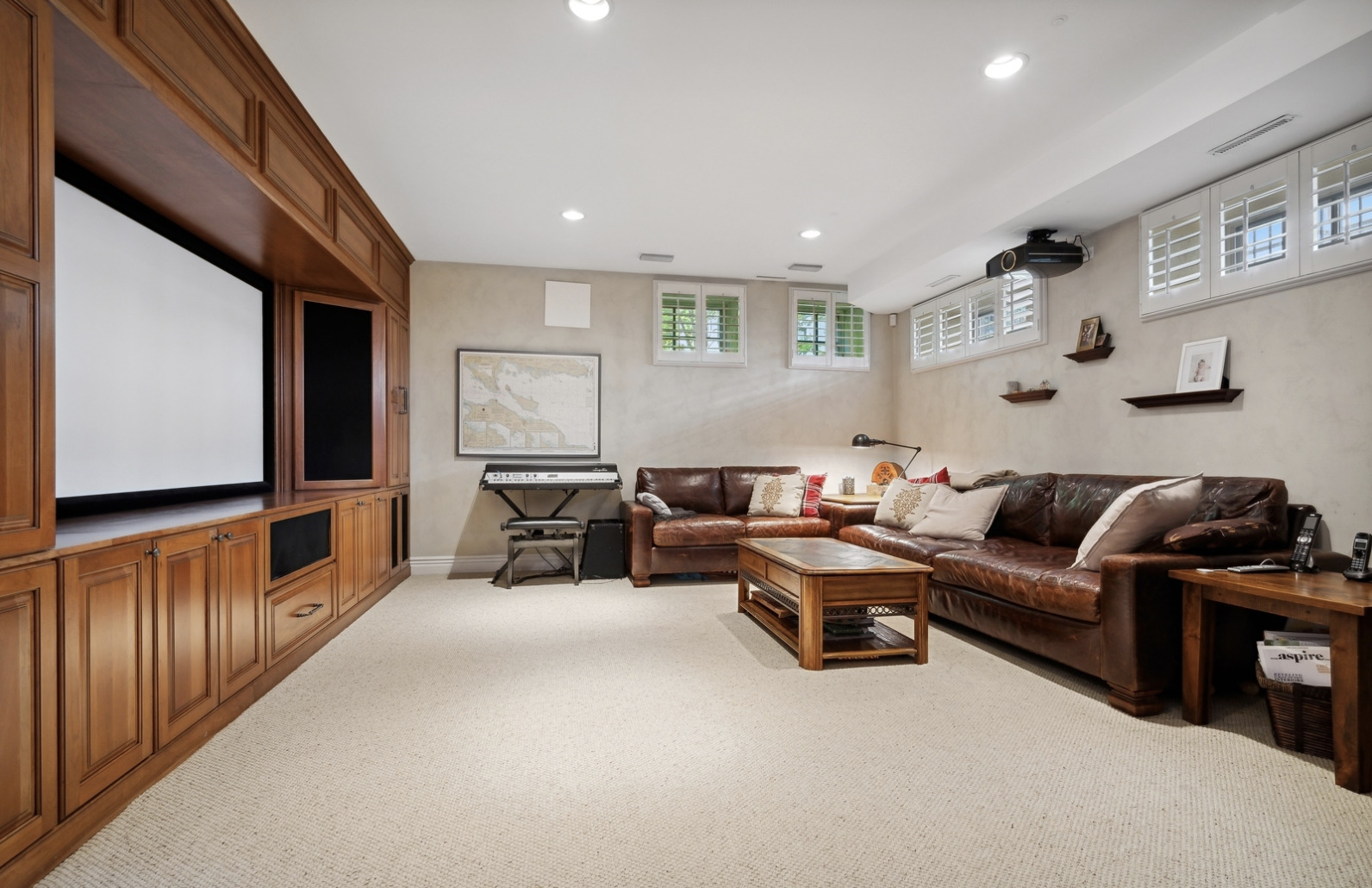 829 W Oakdale Avenue