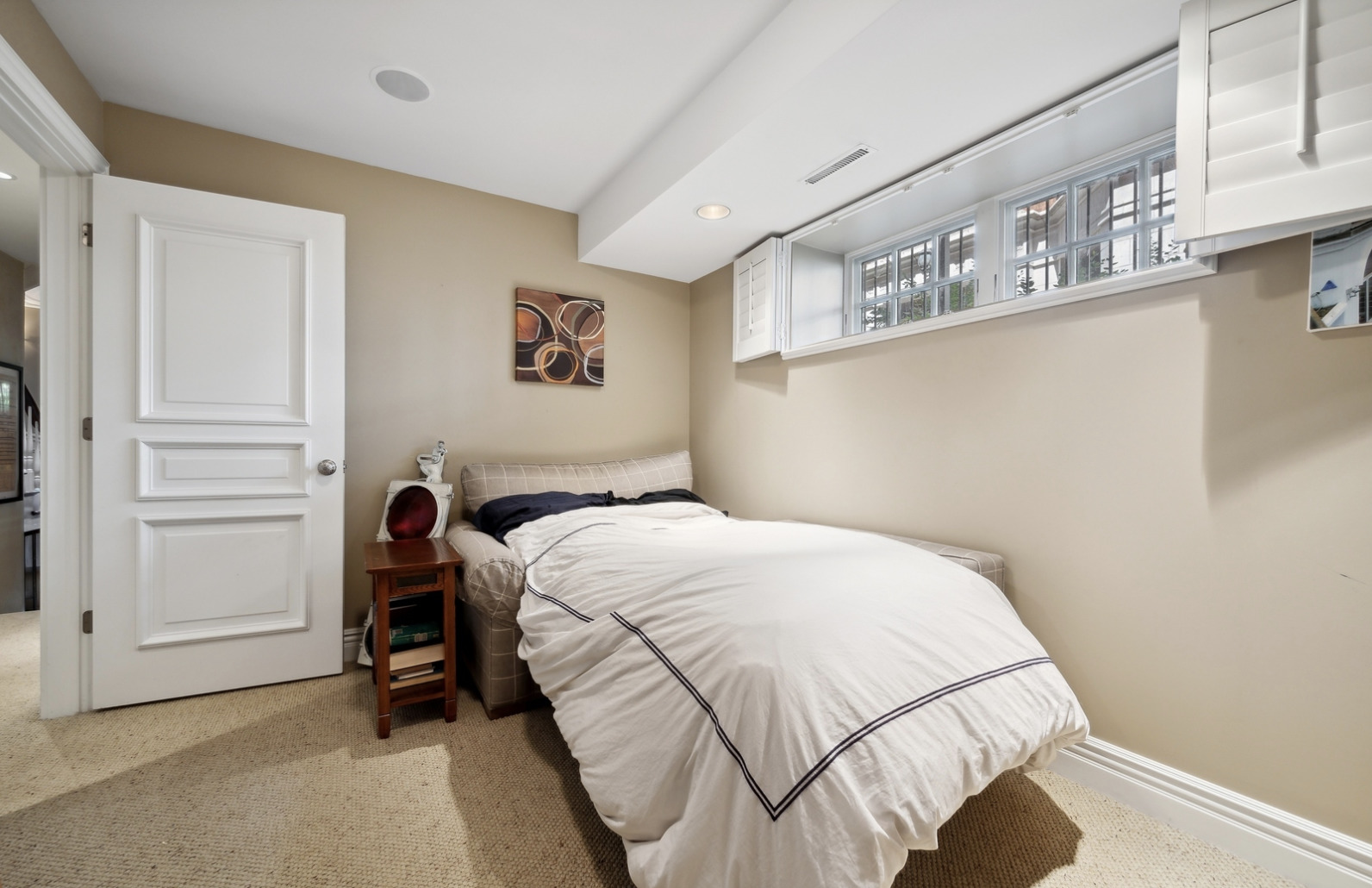 829 W Oakdale Avenue