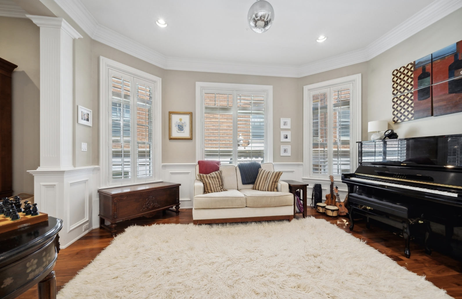 829 W Oakdale Avenue