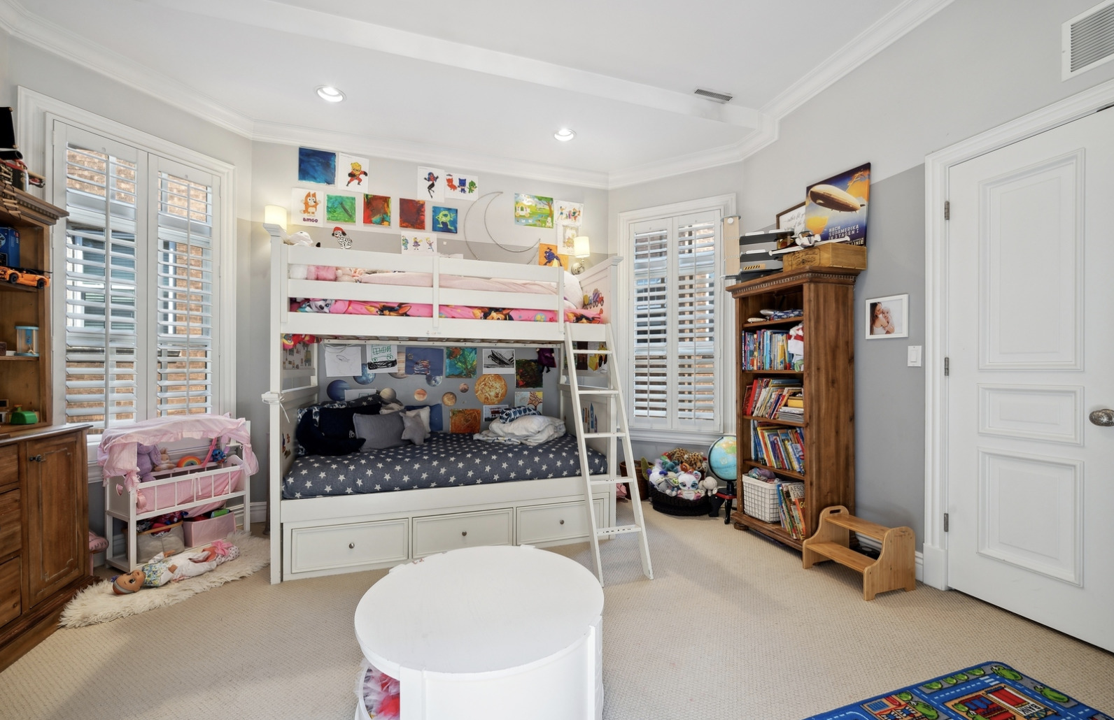 829 W Oakdale Avenue