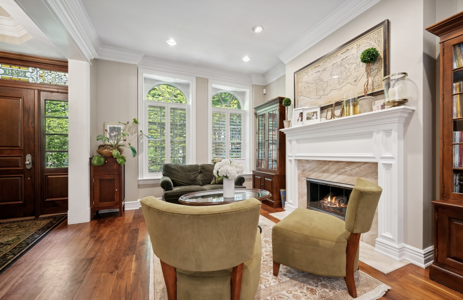 829 W Oakdale Avenue