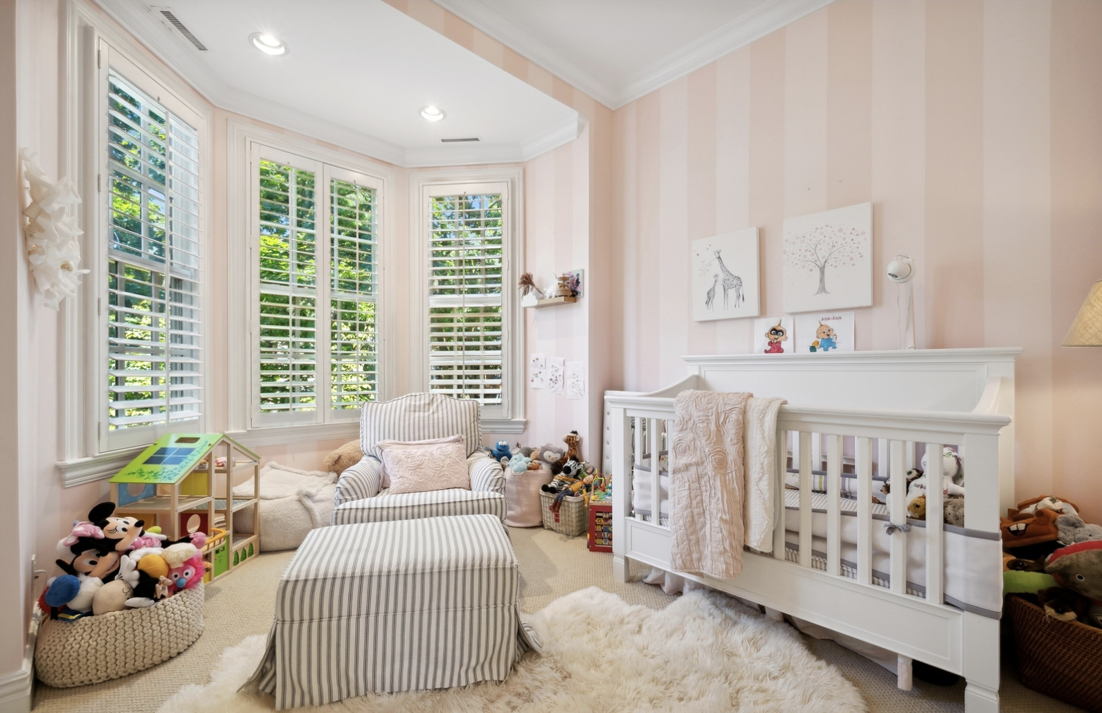 829 W Oakdale Avenue