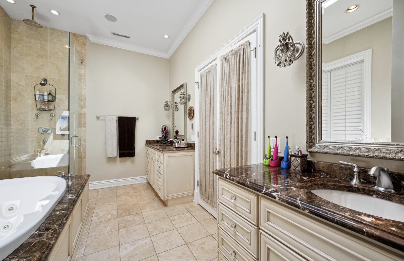 829 W Oakdale Avenue