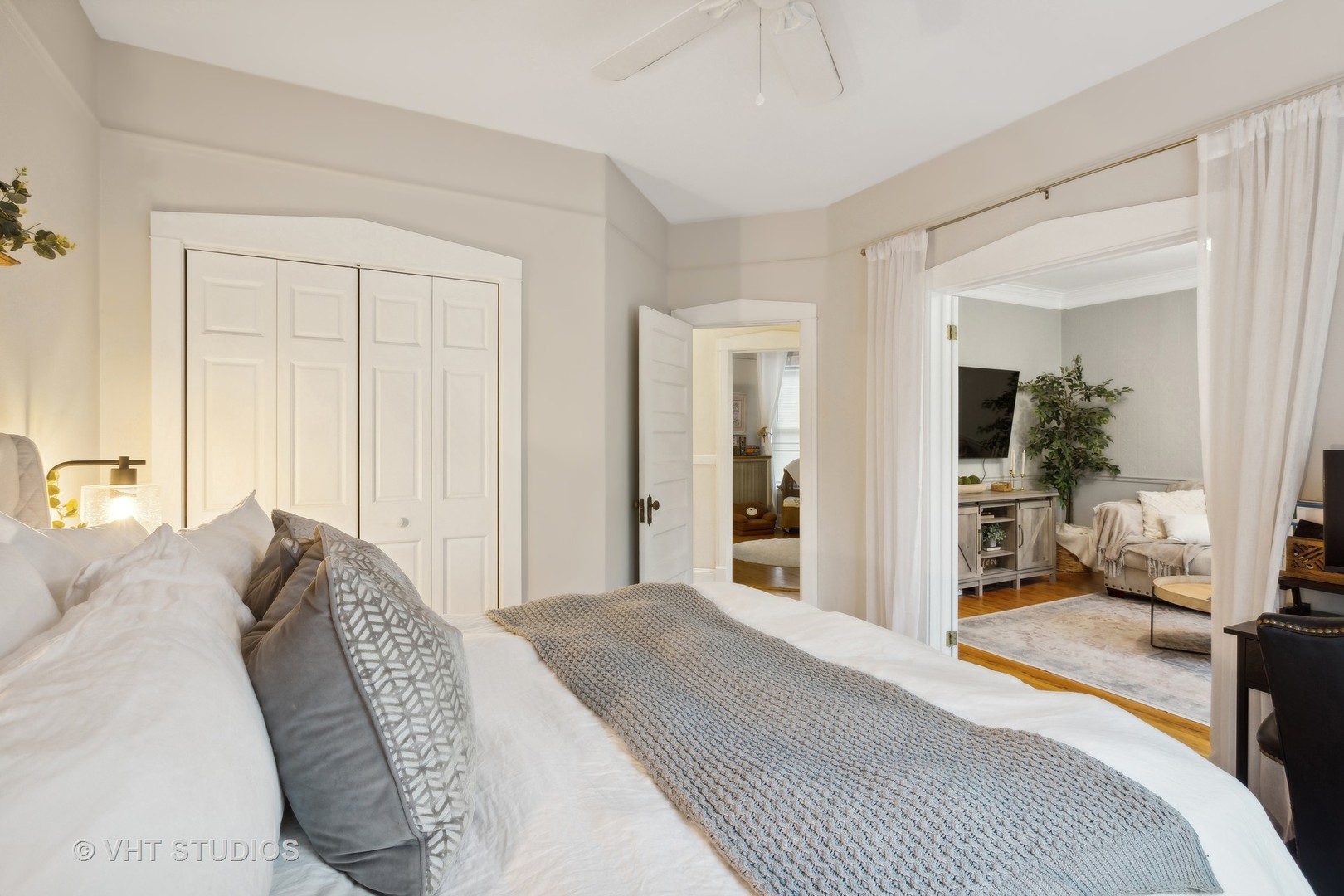 1964 N Howe Street Unit: 2