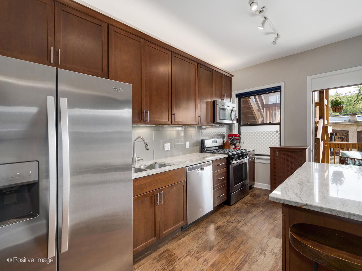 831 W GUNNISON Street Unit: 1W