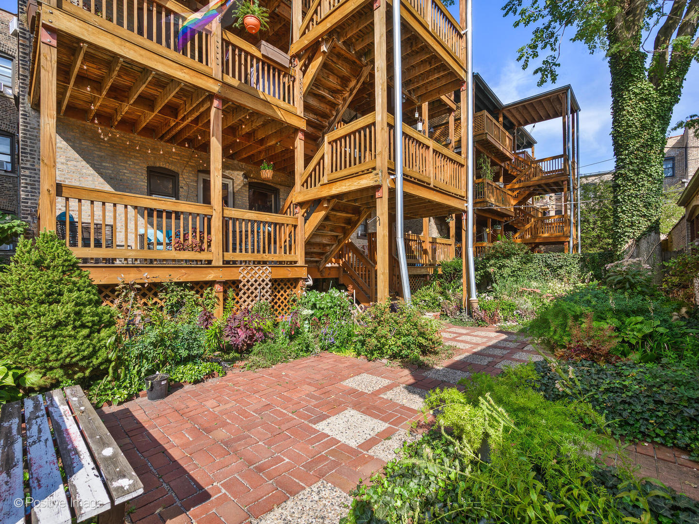 831 W GUNNISON Street Unit: 1W