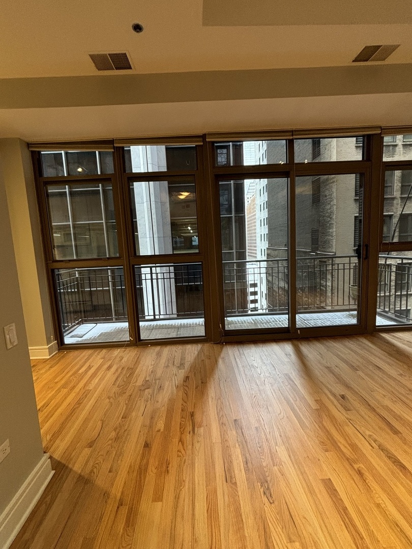 212 W Washington Street Unit: 913
