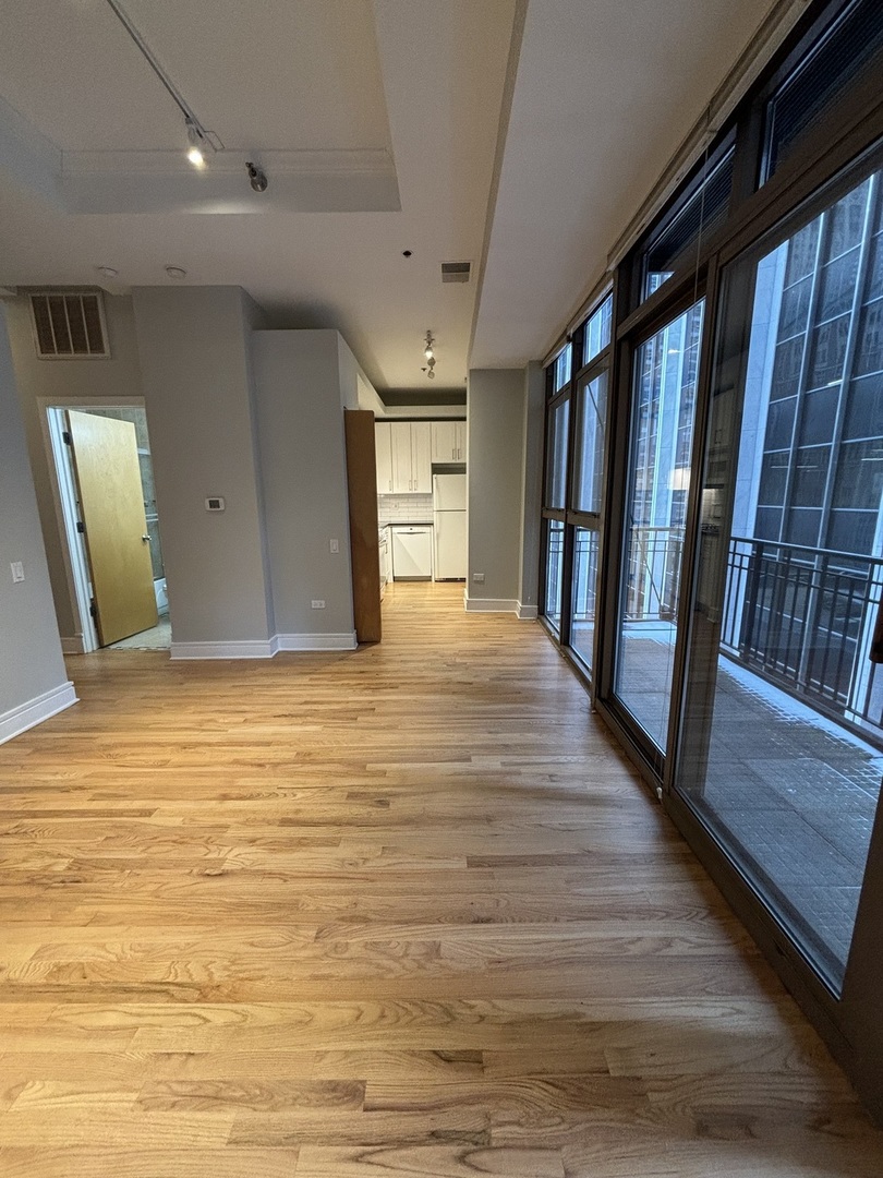 212 W Washington Street Unit: 913