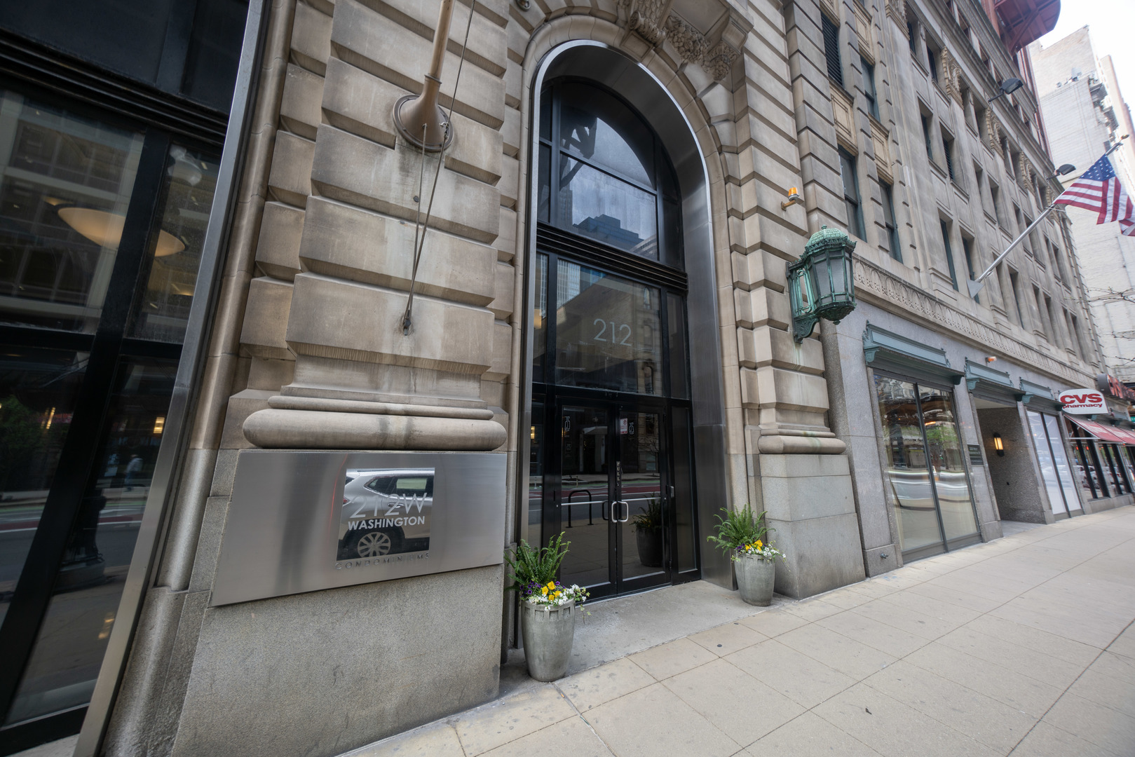 212 W Washington Street Unit: 913