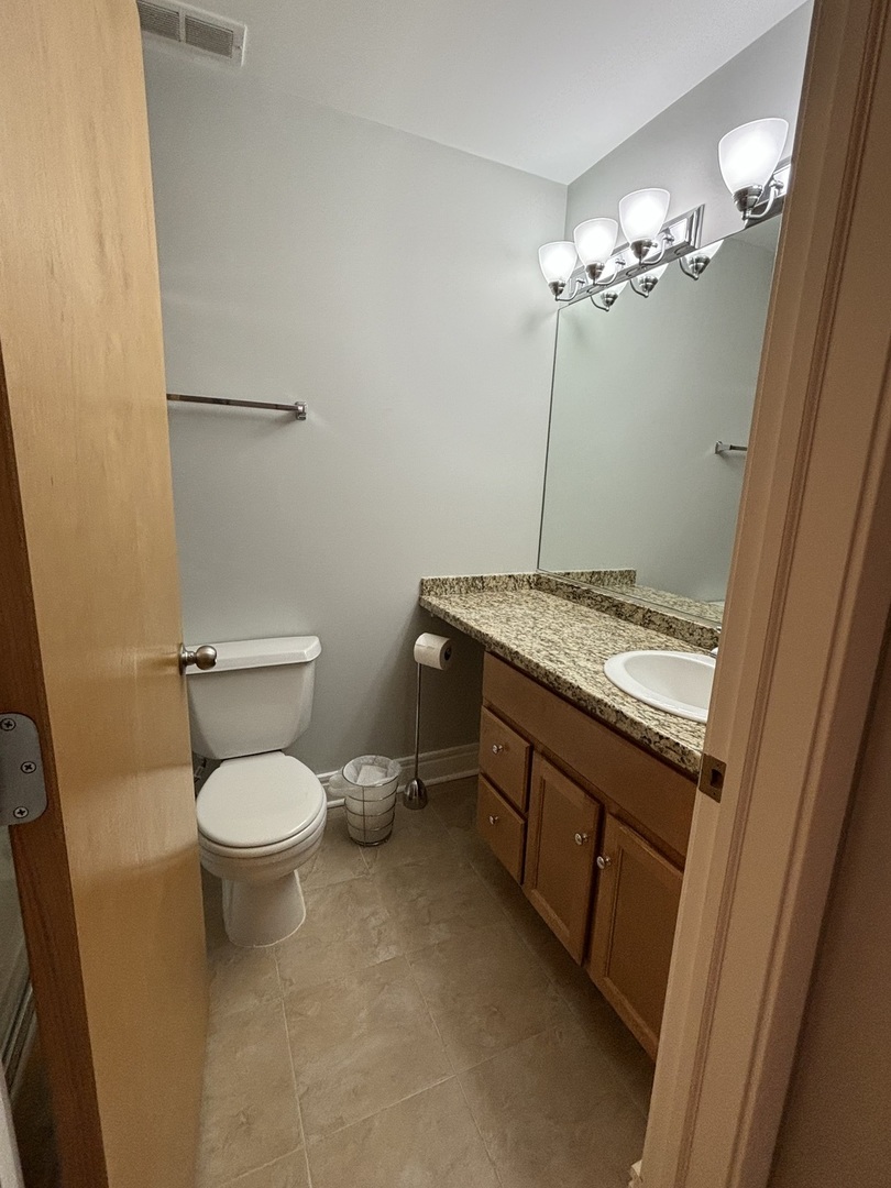 212 W Washington Street Unit: 913