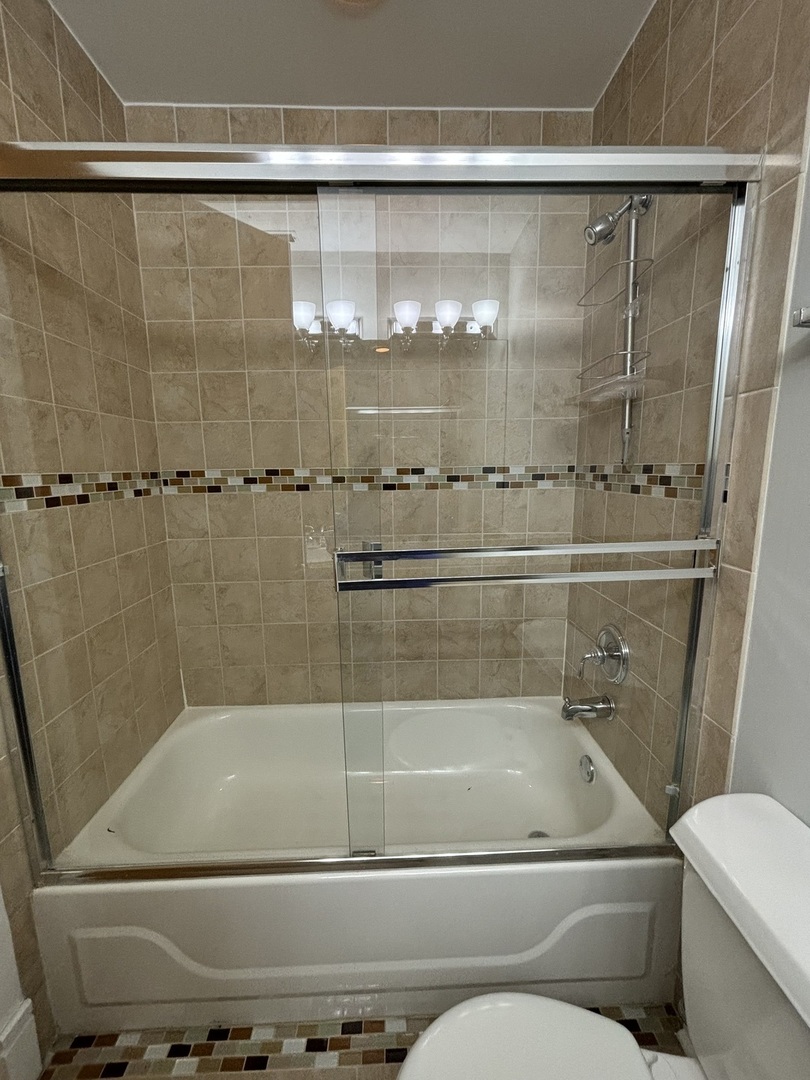 212 W Washington Street Unit: 913