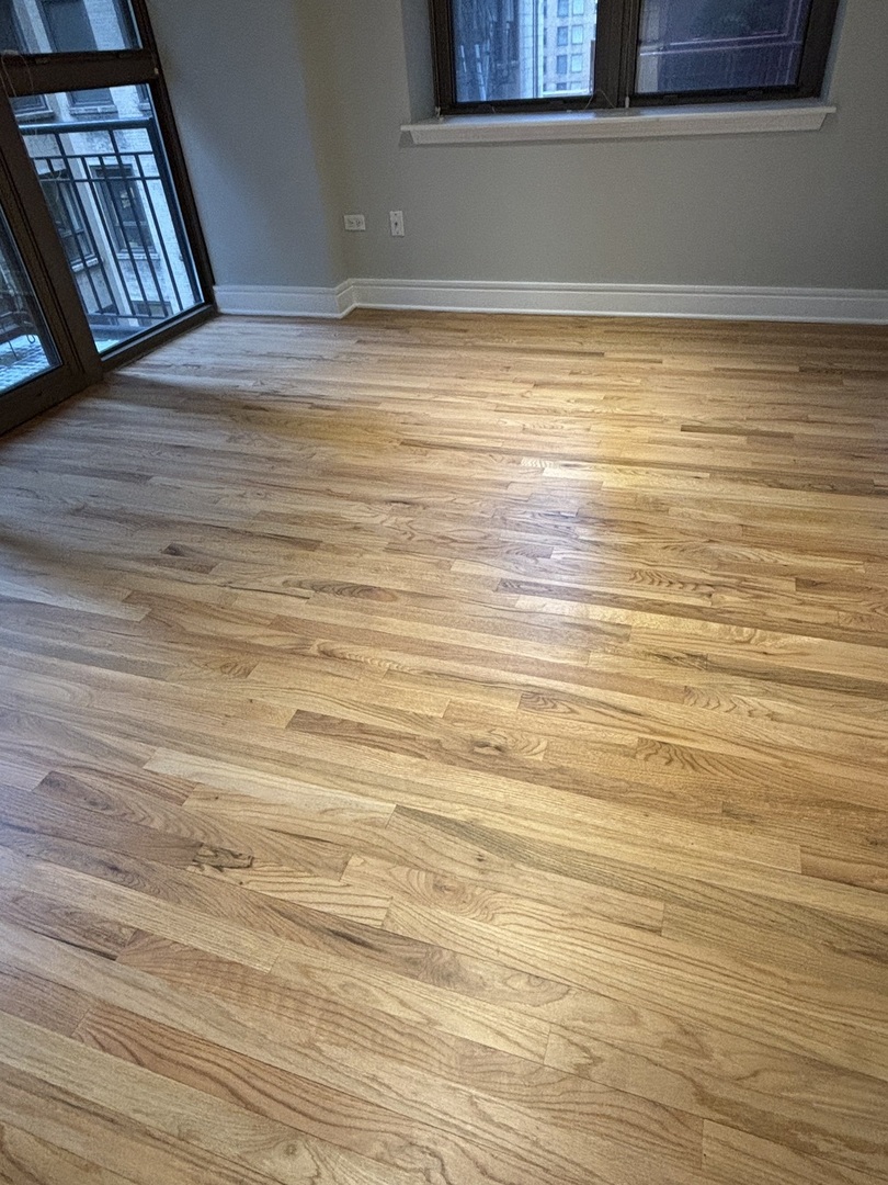 212 W Washington Street Unit: 913