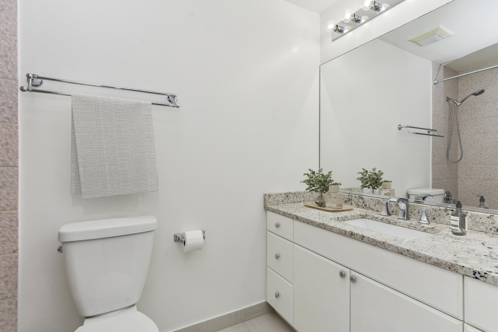 525 W Superior Street Unit: 623