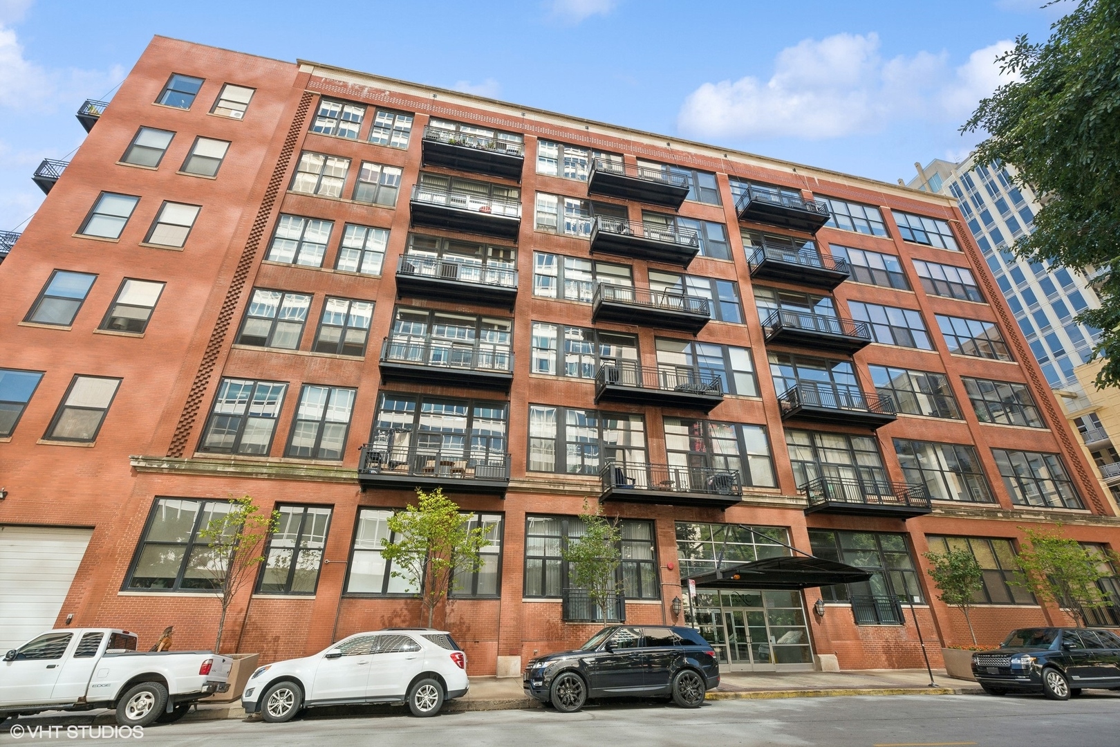 525 W Superior Street Unit: 623