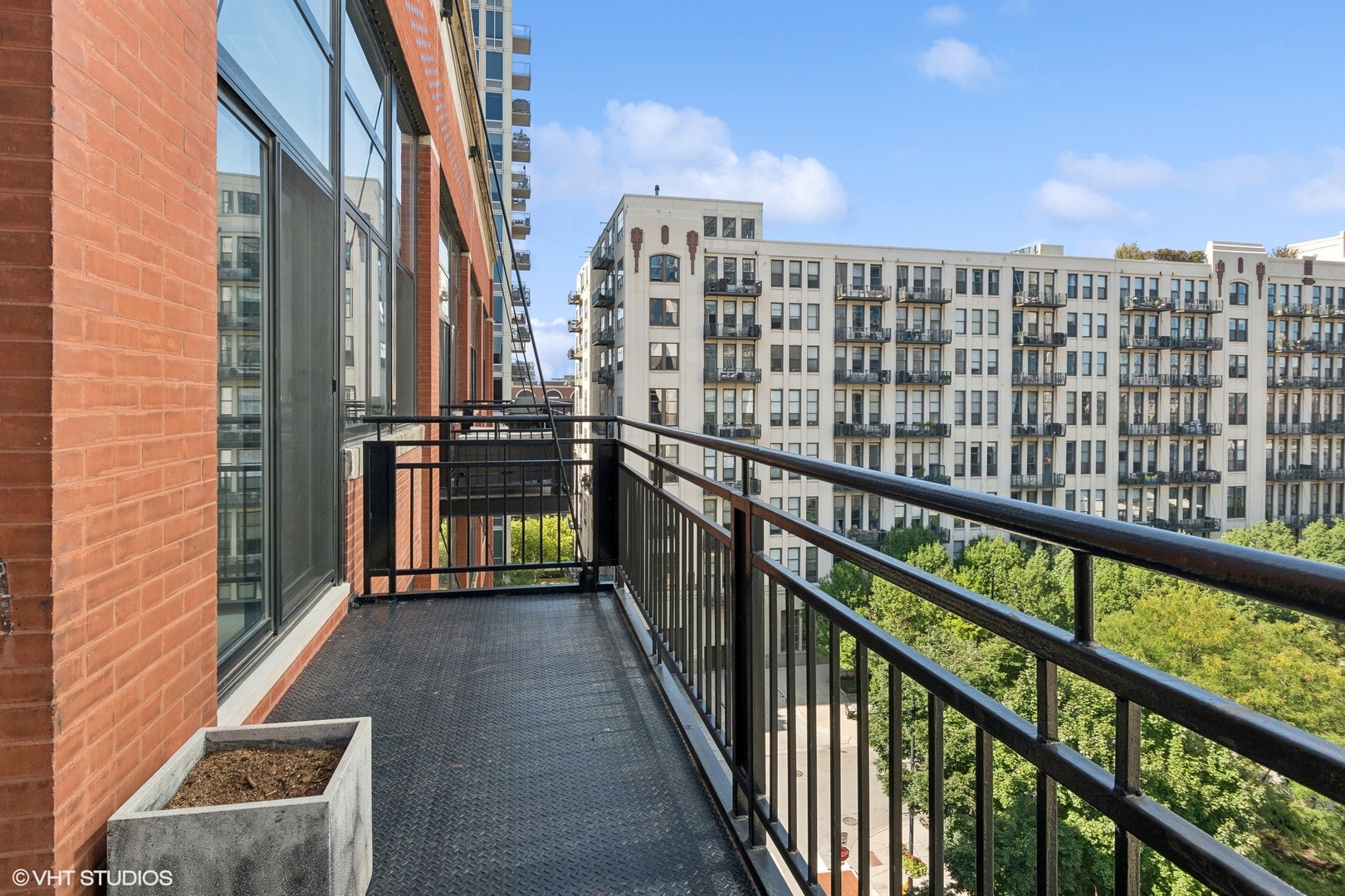 525 W Superior Street Unit: 623