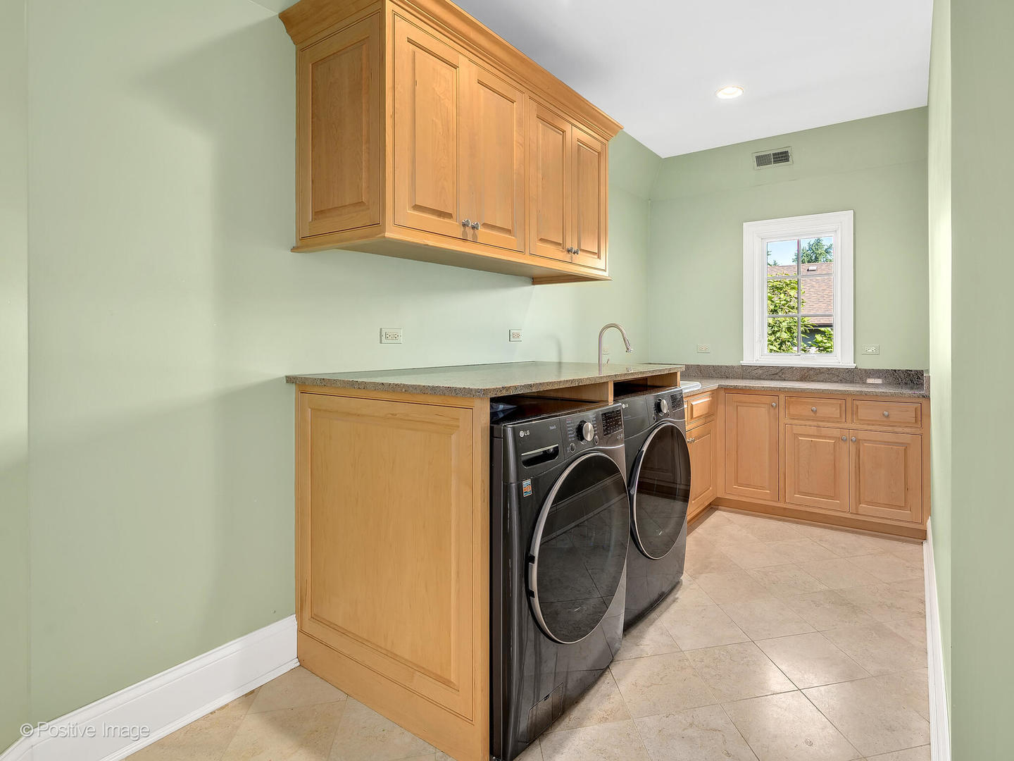 4218 Ellington Avenue