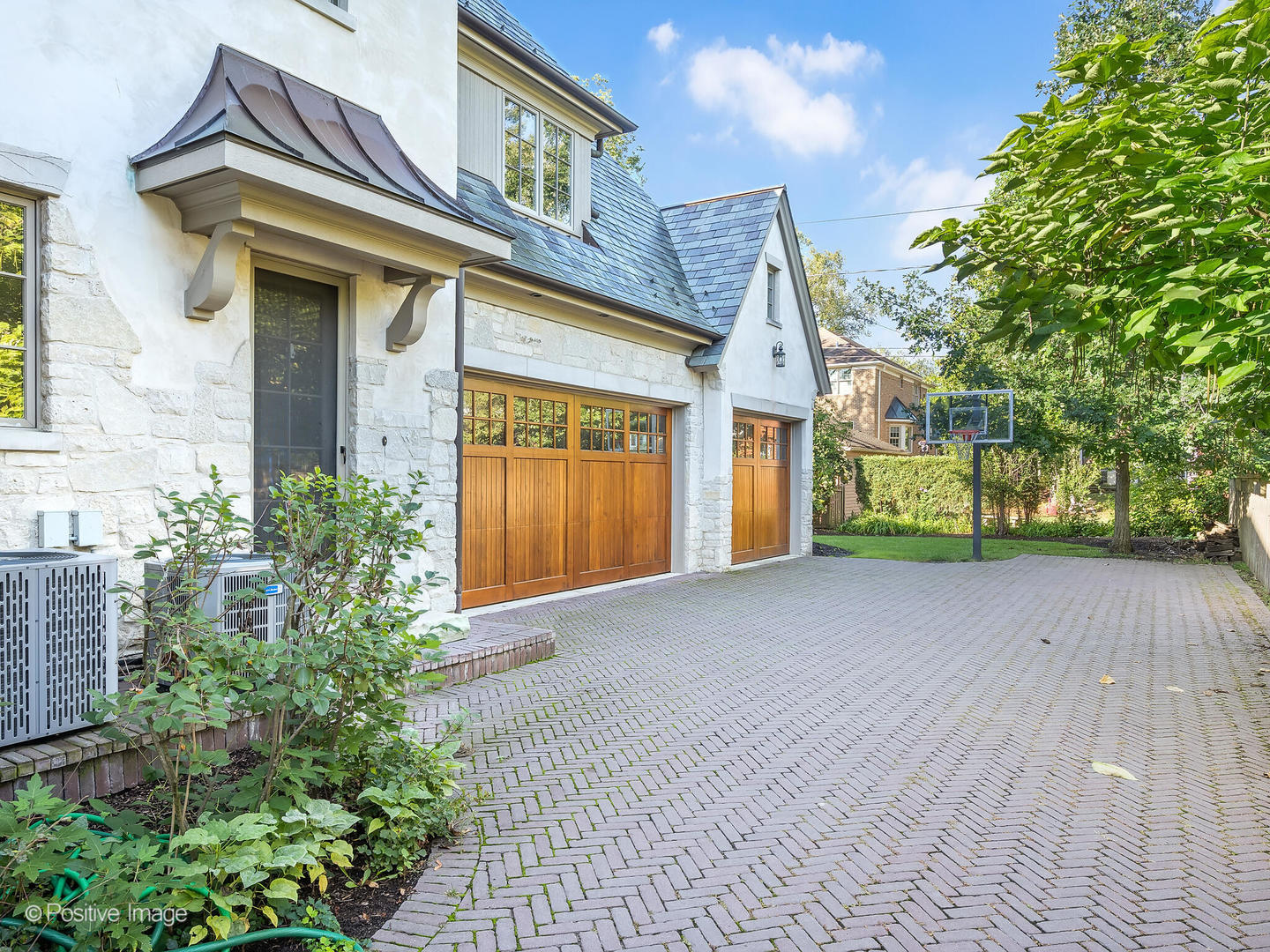 4218 Ellington Avenue