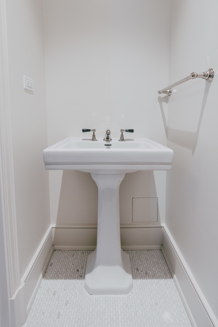 21 N May Street Unit: 601