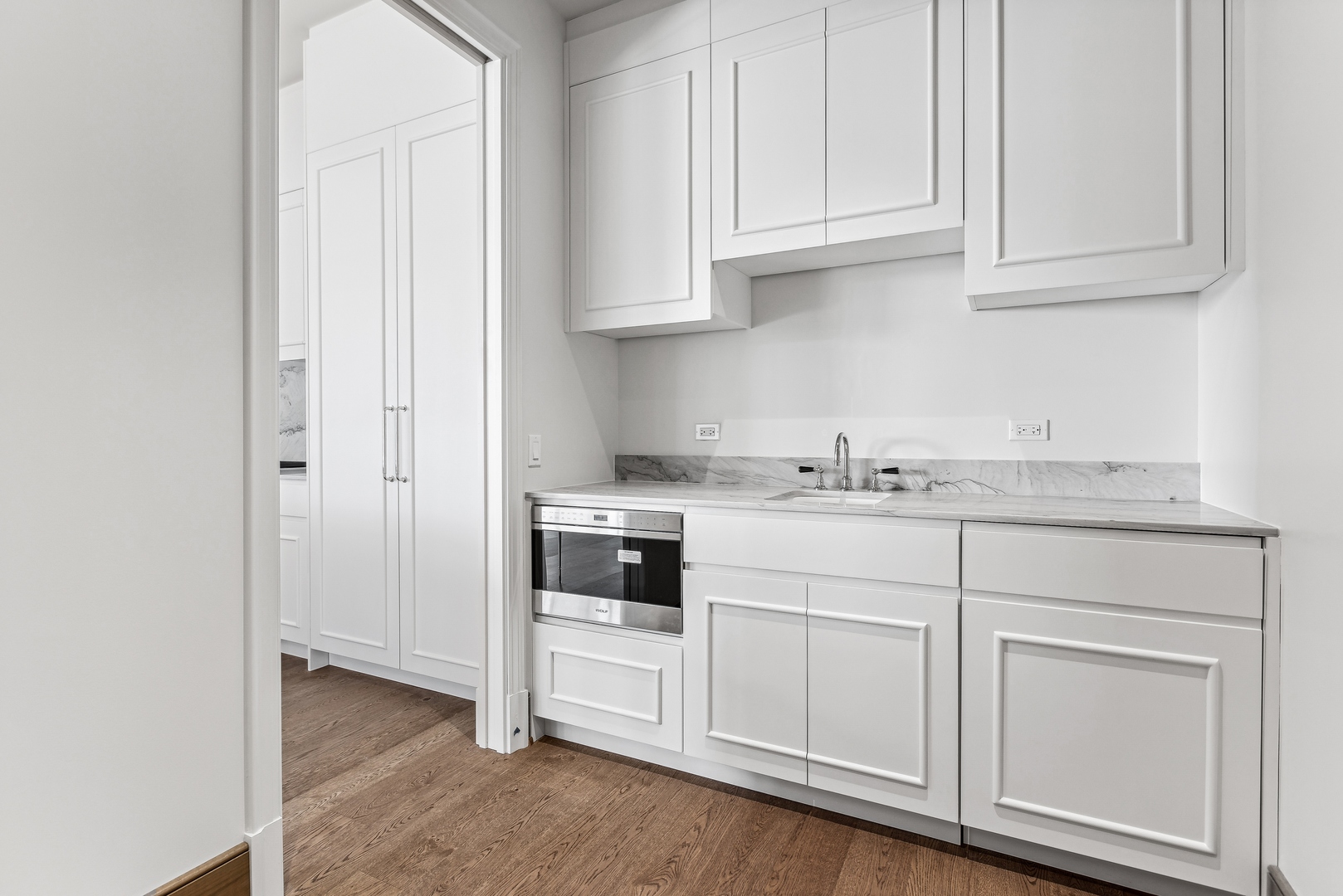 21 N May Street Unit: 601