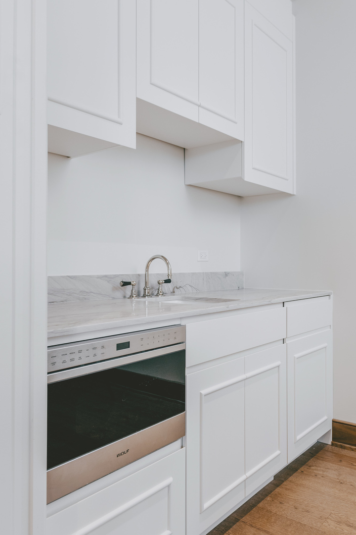 21 N May Street Unit: 601