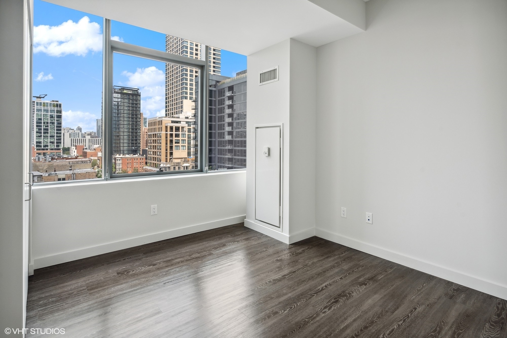 640 N Wells Street Unit: 2103