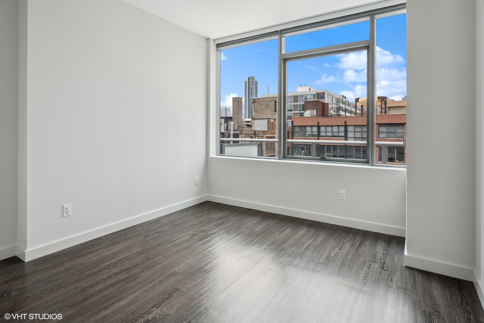 640 N Wells Street Unit: 2103