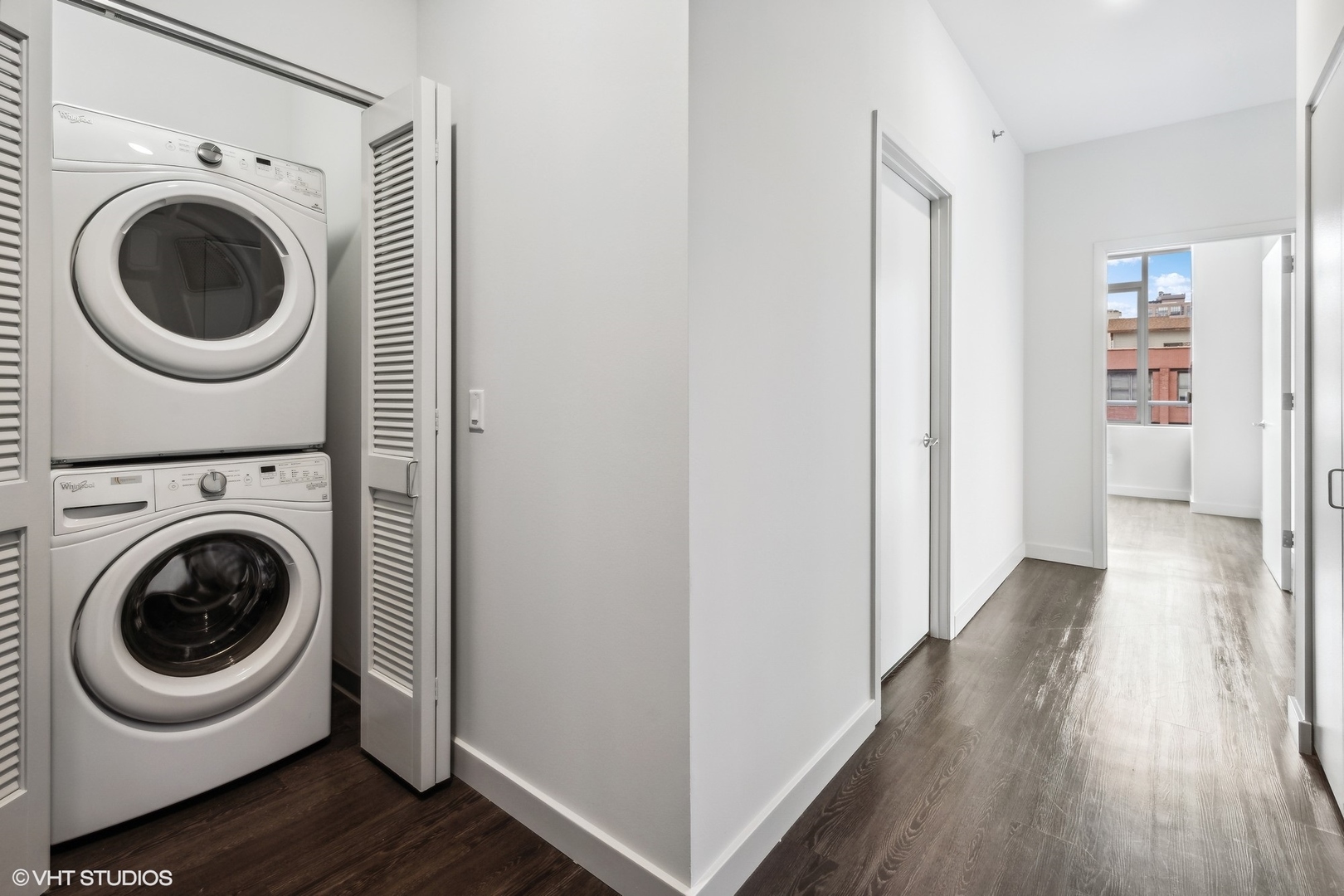 640 N Wells Street Unit: 2103