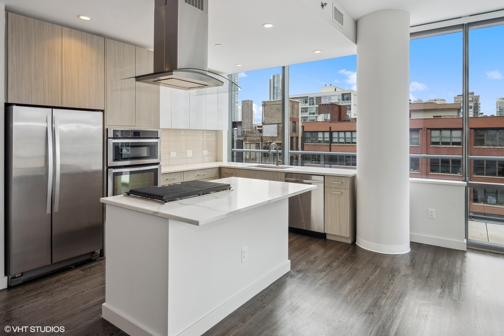 640 N Wells Street Unit: 2103