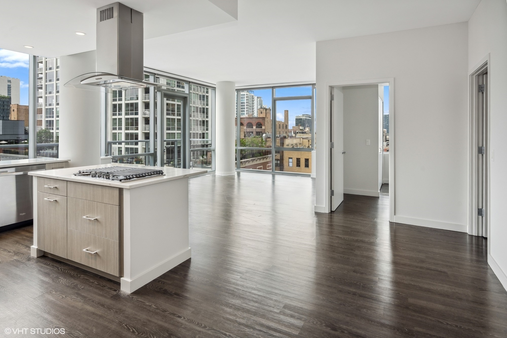 640 N Wells Street Unit: 2103