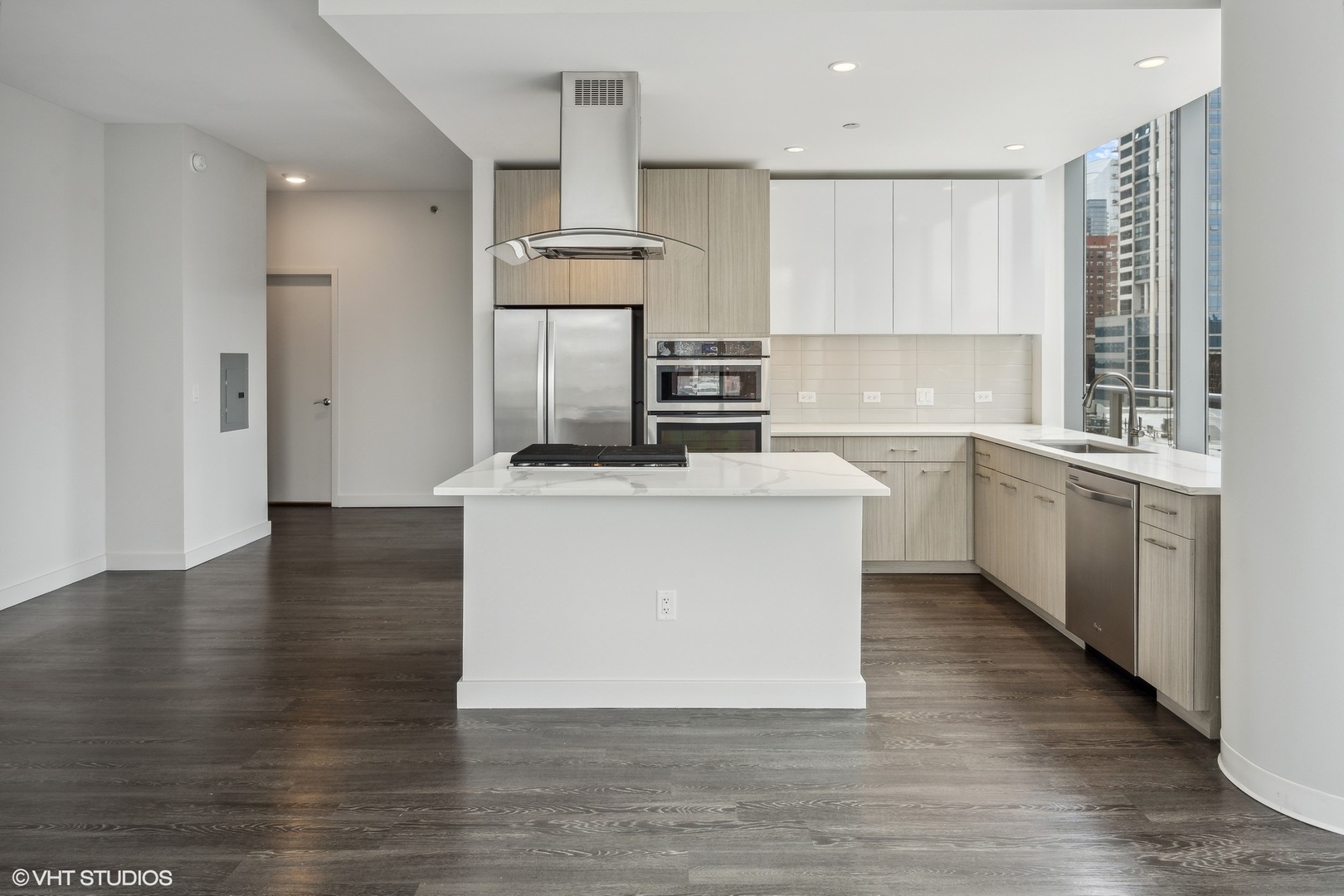 640 N Wells Street Unit: 2103