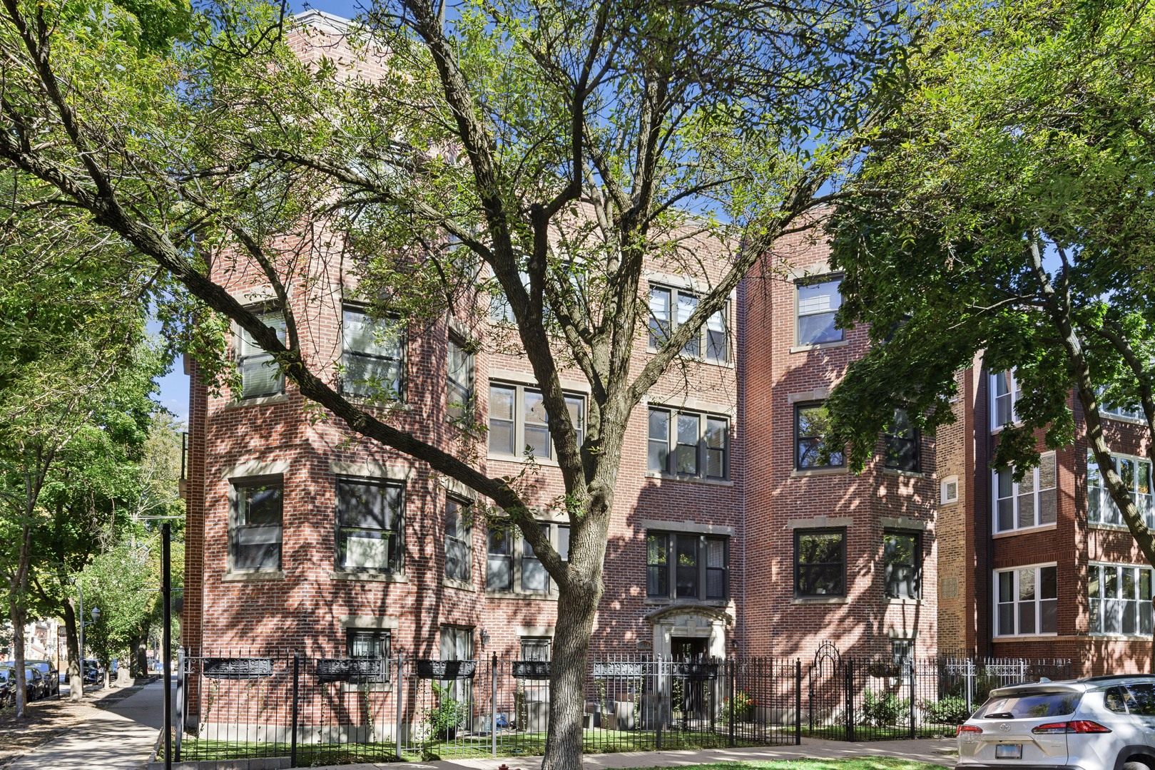 1254 W Eddy Street Unit: 2