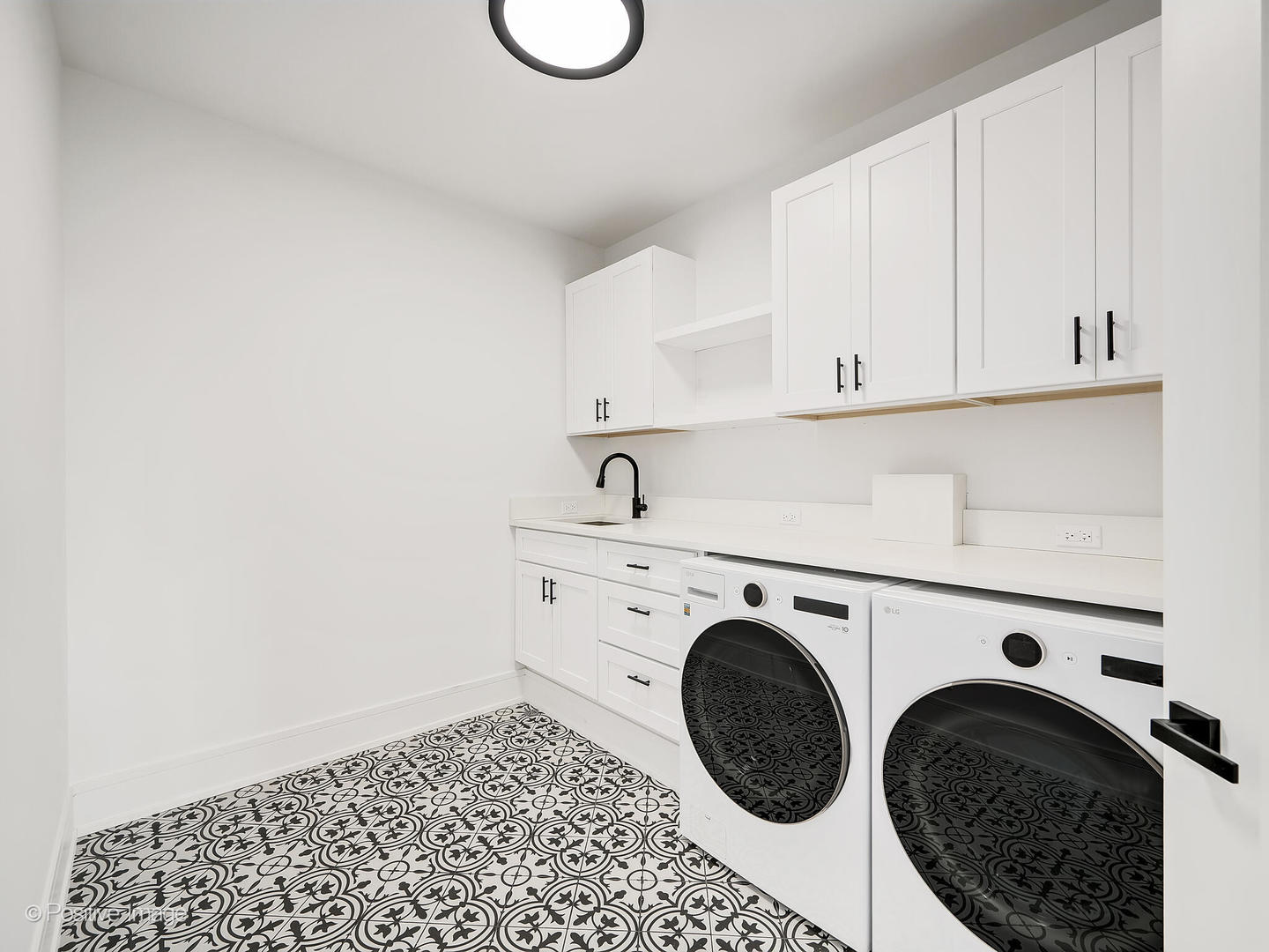 5532 S Quincy Street