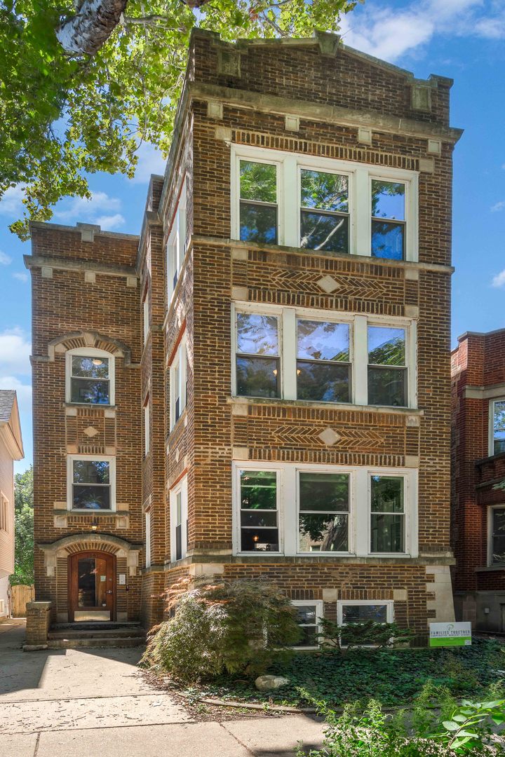 1341 W Granville Avenue Unit: 2