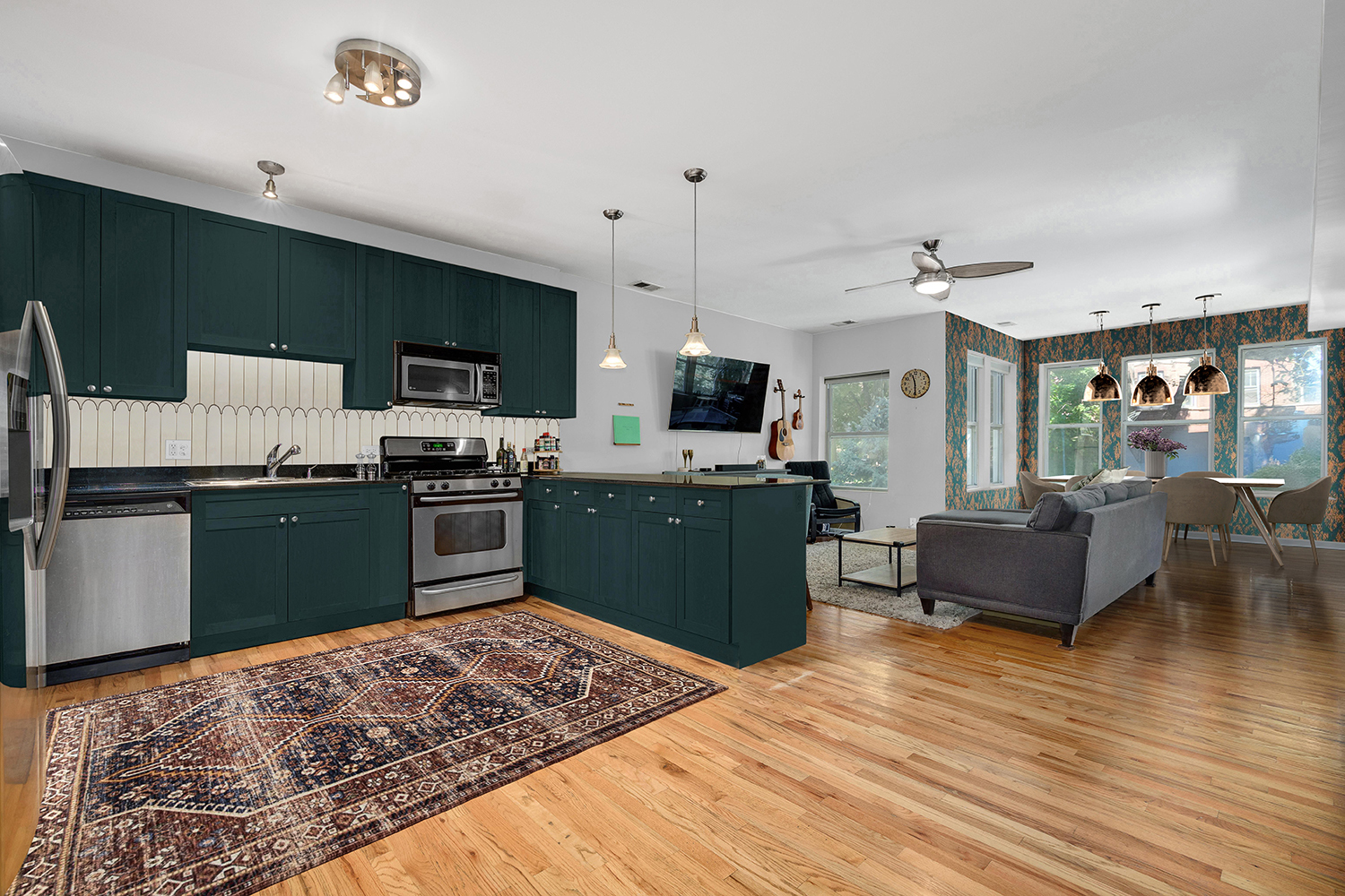 1341 W Granville Avenue Unit: 2