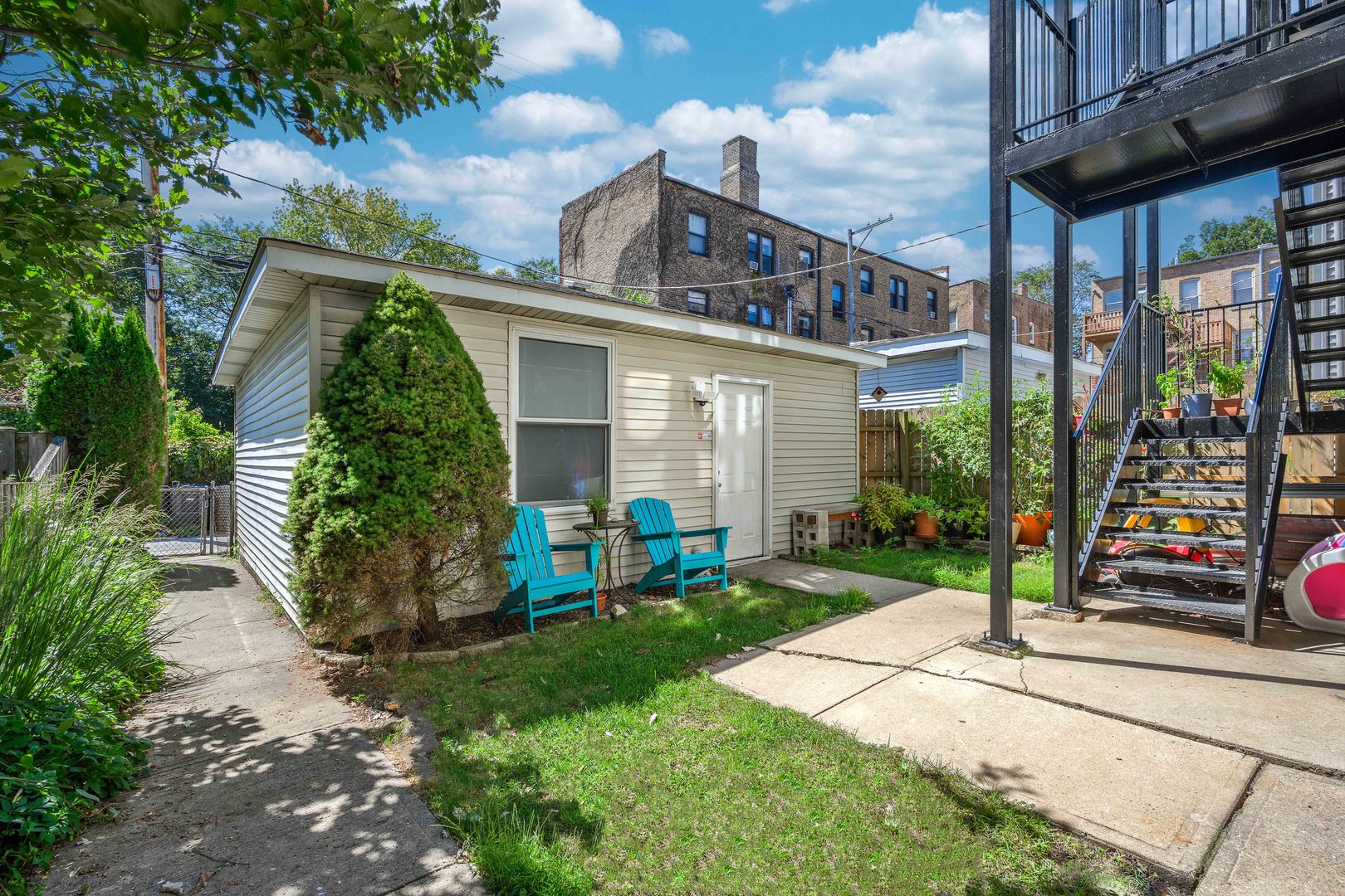 1341 W Granville Avenue Unit: 2